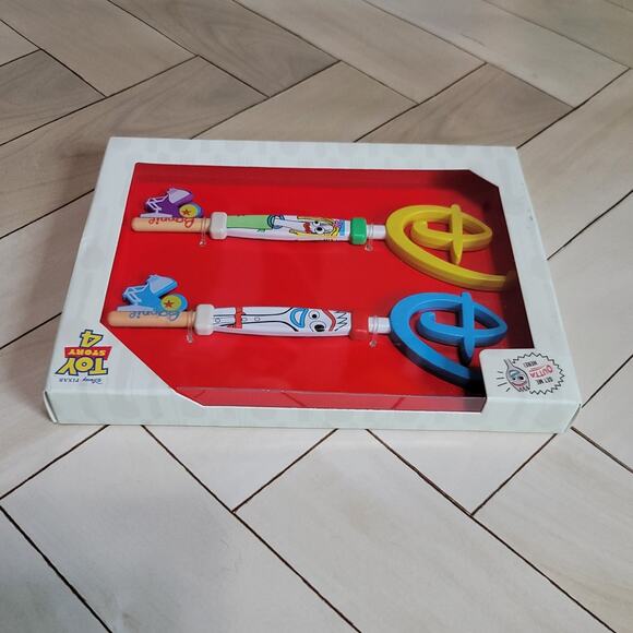 Disney Pixar Toy Story 4 Collectible Key Set - Forky and Karen Beverly - Picture 6 of 14